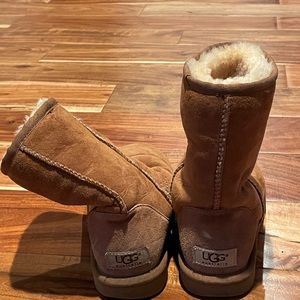 Women’s classic chestnut short UGG boots.